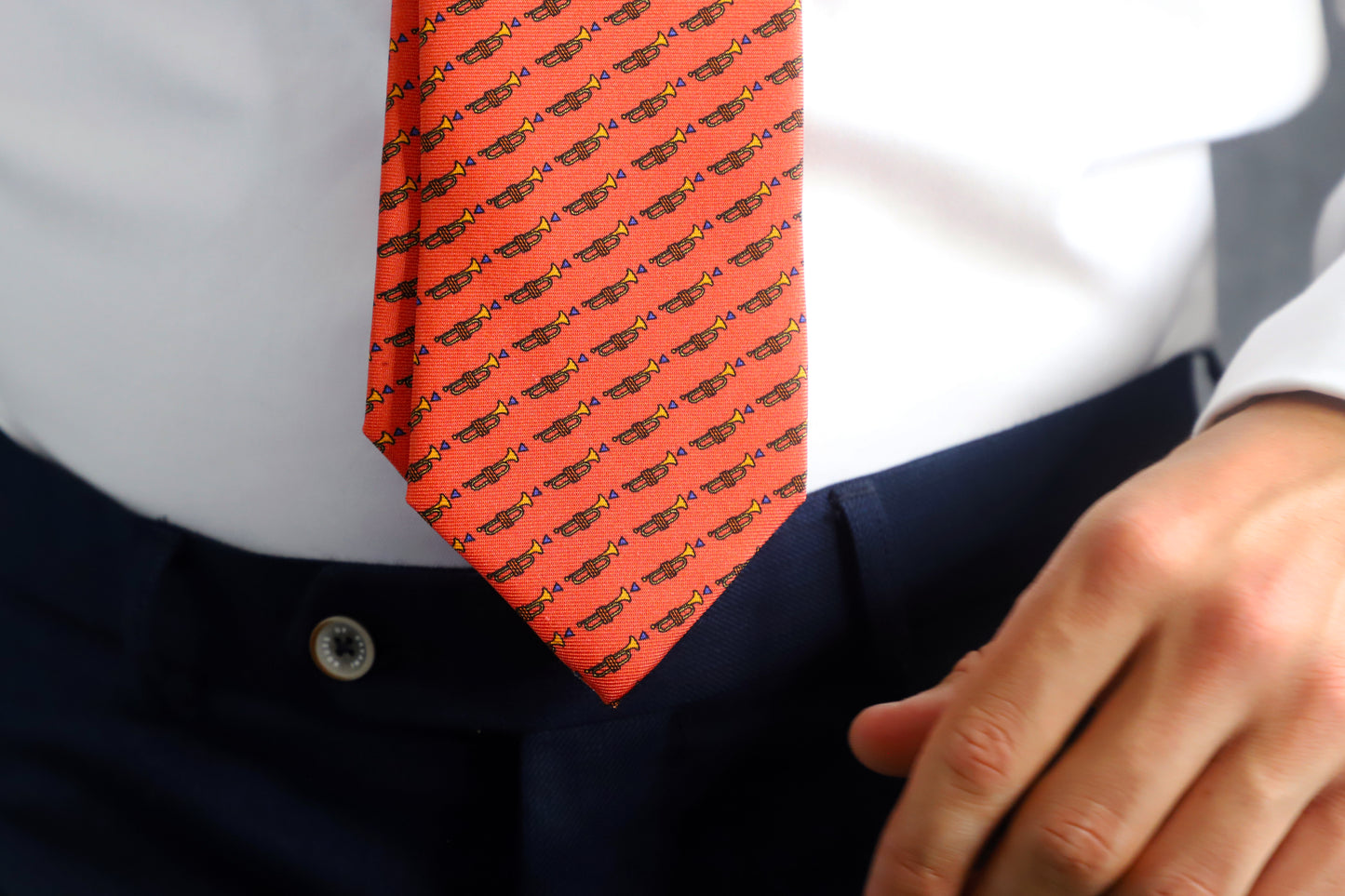 TRUMPET PRINT SILK TIE