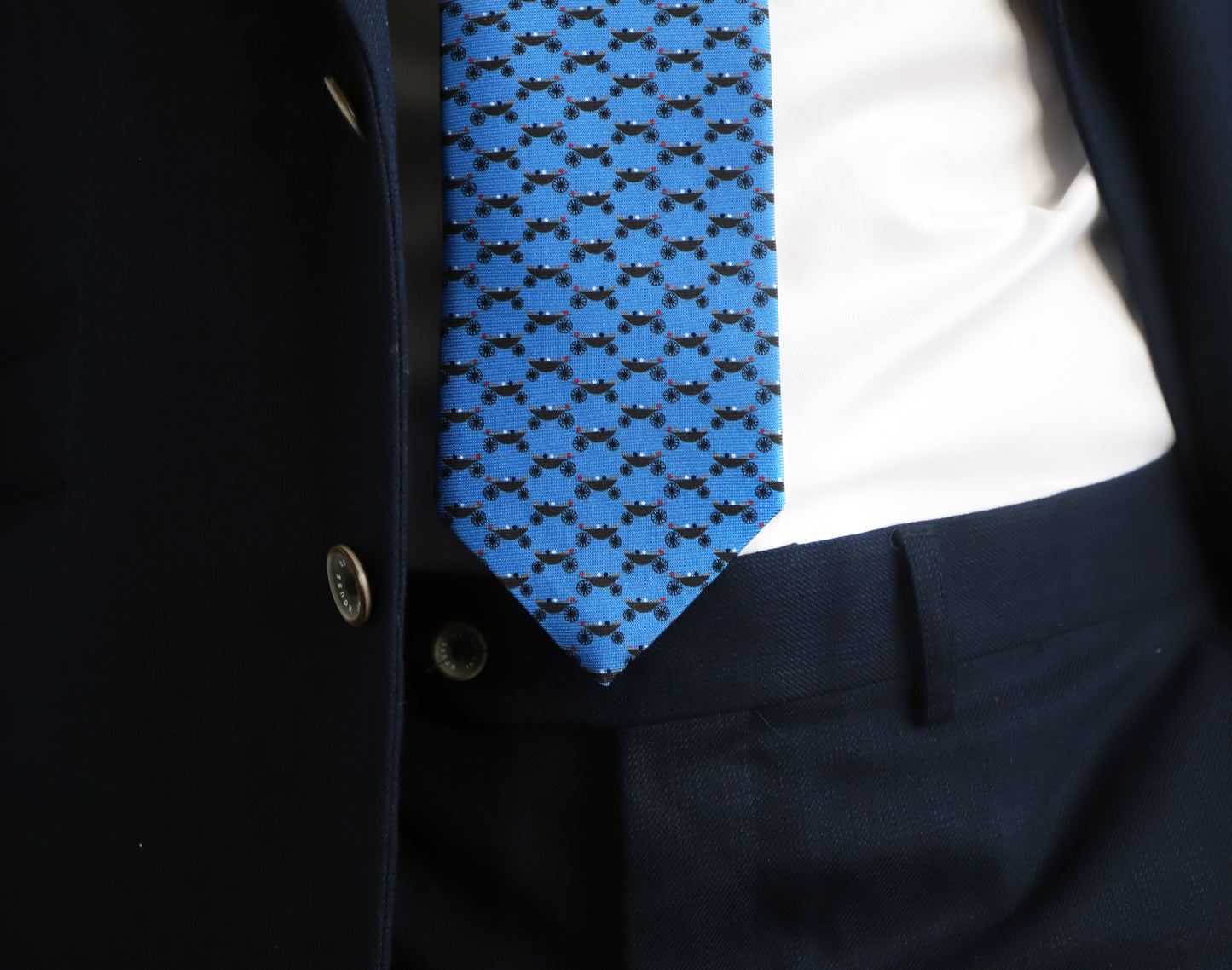 ROYAL CARRIAGES PRINT SILK TIE