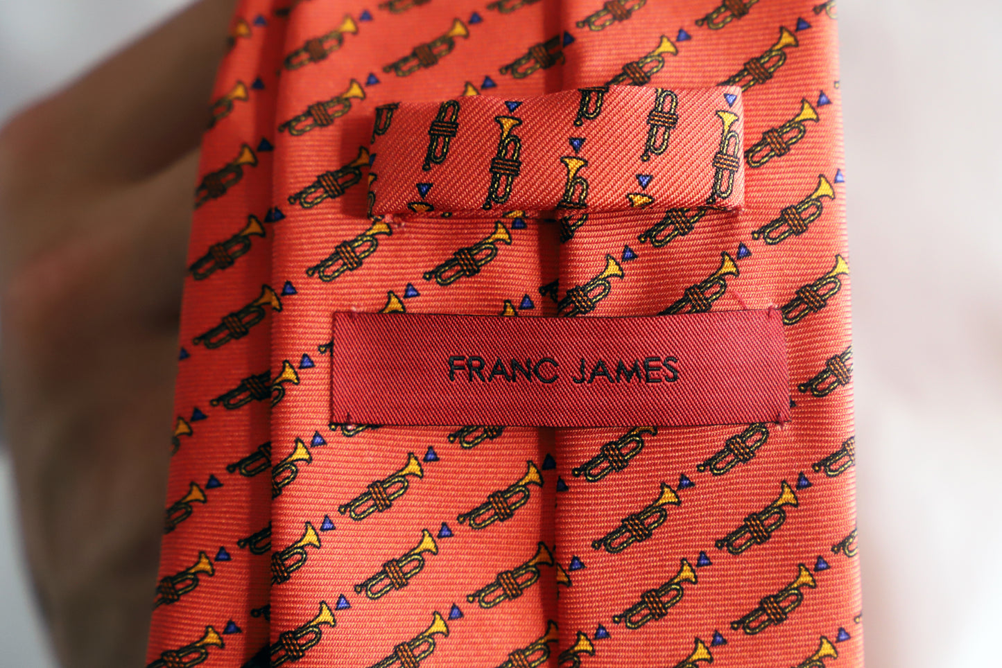TRUMPET PRINT SILK TIE